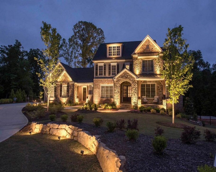 How to Choose between Uplighting vs Downlighting for Landscaping