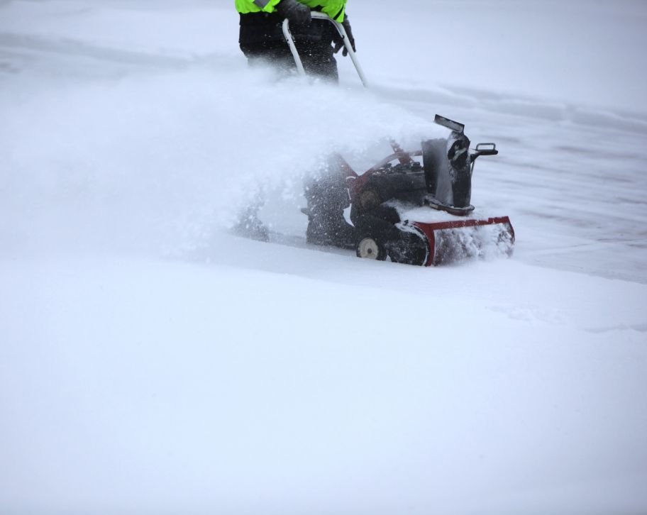 Snow Plowing vs Snow Blowing: Best Clearing Method