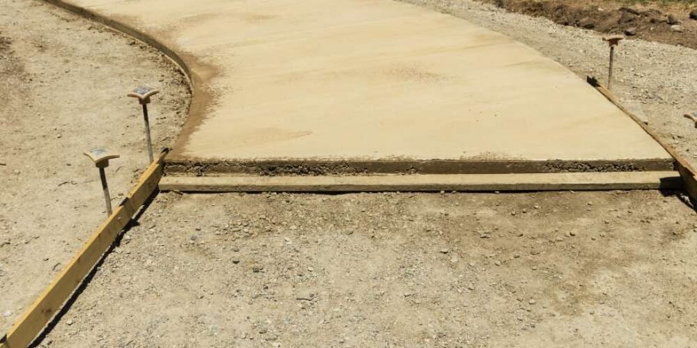 Tips to Build a Curved Concrete Walkway