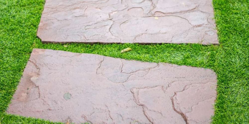 How to build a concrete stepping stone walkway 