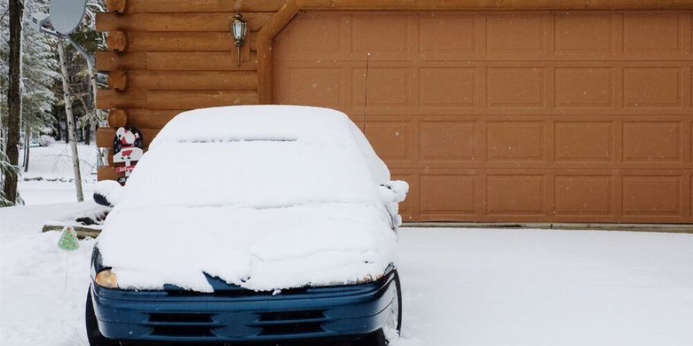 Do’s and Don’ts of Clearing Snow from Your Driveway